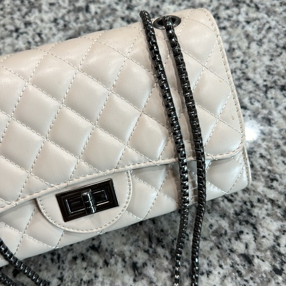 Quilted dual Crossbody shoulder purse~ - Picture 4 of 10